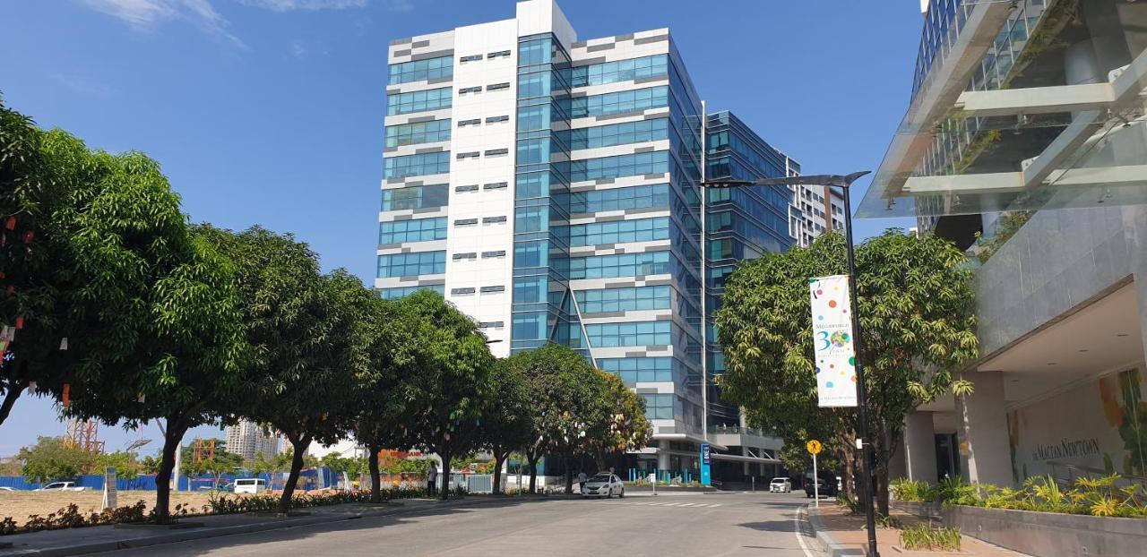 Mactan Newtown Condo With Garden And Ocean View 8Newtown Blvd Lapu-Lapu City Kültér fotó